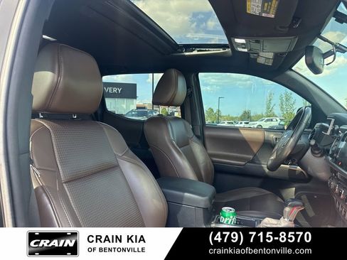 Used 2017 Toyota Tacoma Limited w/ Tow Package image 4