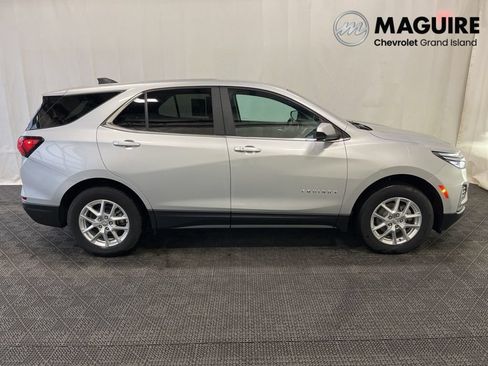 Used 2022 Chevrolet Equinox LT AWD/4WD image 2