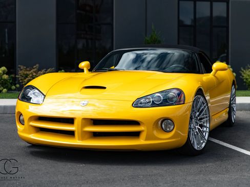 Used 2005 Dodge Viper SRT-10 RWD image 2