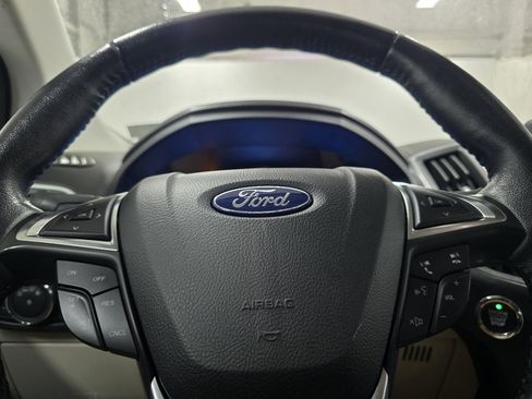 Used 2022 Ford Edge Titanium image 25