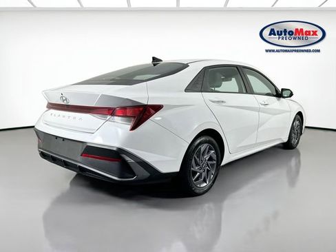 Used 2024 Hyundai Elantra SEL image 2