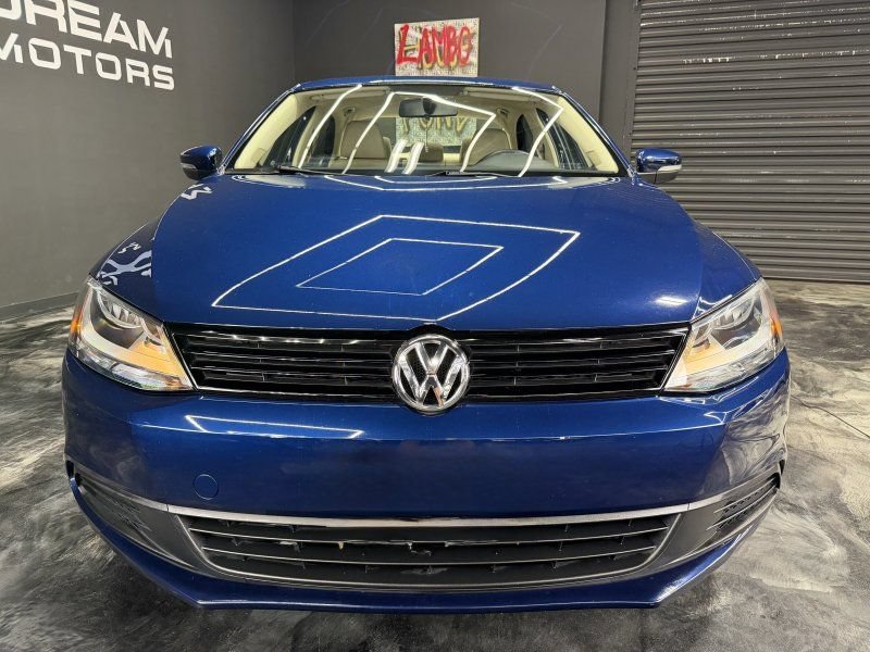 Used 2012 Volkswagen Jetta SE FWD image 2