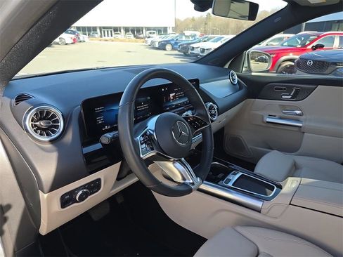 Used 2025 Mercedes-Benz GLA 250 4MATIC image 22