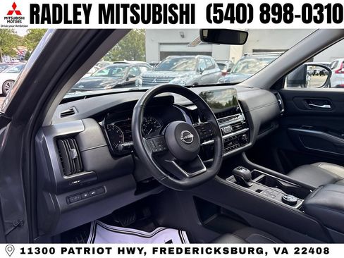 Used 2023 Nissan Pathfinder SL AWD/4WD image 4
