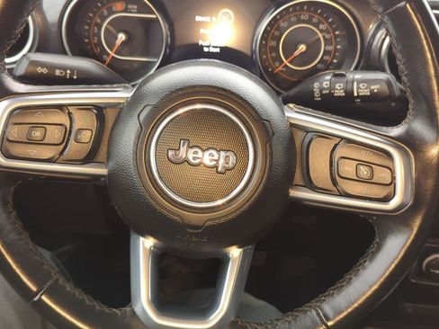Used 2021 Jeep Wrangler Unlimited Sahara AWD/4WD image 17