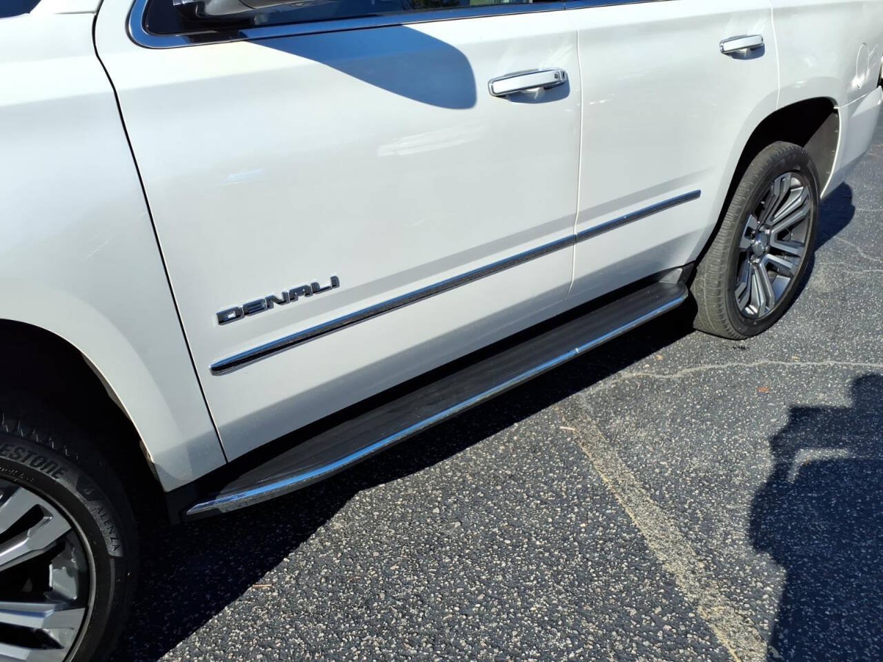 Used 2017 GMC Yukon Denali w/ Open Road Package AWD/4WD image 10