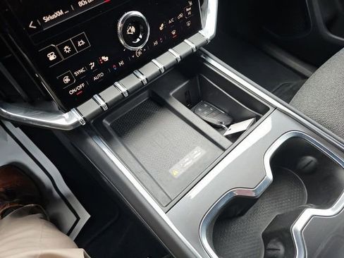 Used 2025 GMC Acadia Elevation image 21