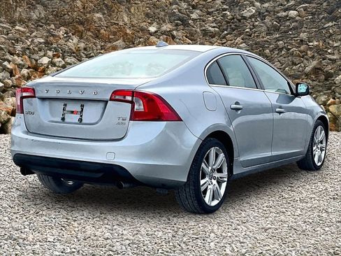 Used 2011 Volvo S60 T6 image 2