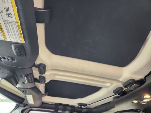 Used 2020 Jeep Gladiator Overland image 28