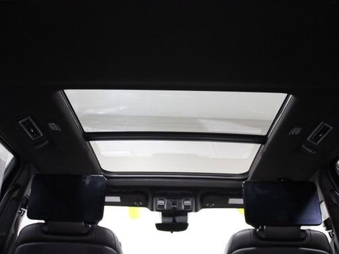 Used 2023 GMC Yukon Denali Ultimate image 3