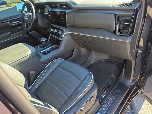 Used 2024 GMC Sierra 1500 AT4X image 14