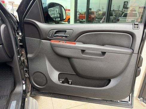 Used 2012 Chevrolet Avalanche LTZ image 11