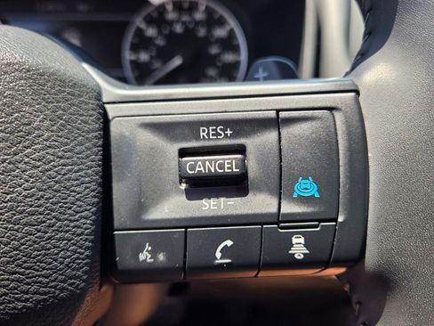 Used 2025 Nissan Rogue SV FWD image 25