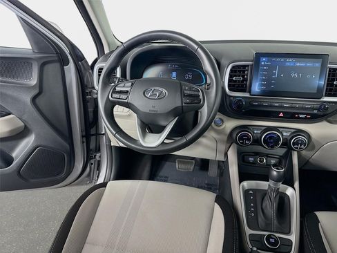 Certified 2025 Hyundai Venue SEL FWD image 22