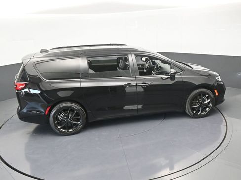 Used 2024 Chrysler Pacifica Limited w/ S Appearance Package image 62