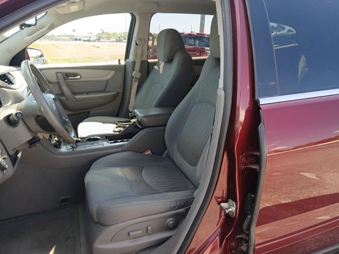 Used 2017 Chevrolet Traverse LT w/ Traveler's Package FWD image 10