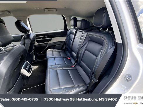 Used 2024 Lincoln Nautilus Premier image 19