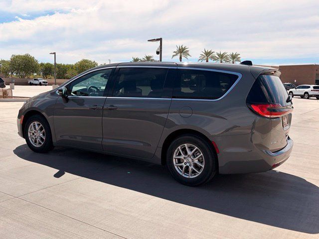 Certified 2025 Chrysler Pacifica Select FWD image 10