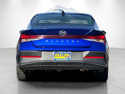 Used 2024 Hyundai Elantra SE FWD image 4