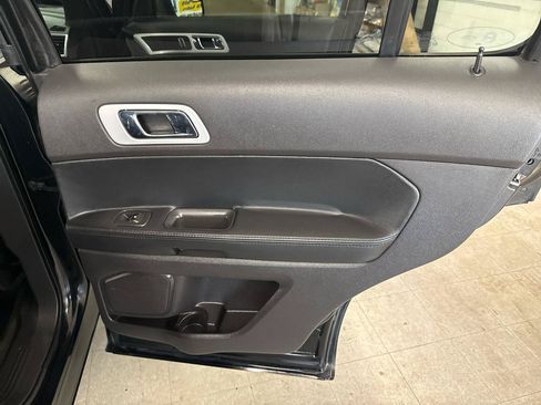 Used 2015 Ford Explorer XLT w/ Equipment Group 202B AWD/4WD image 50