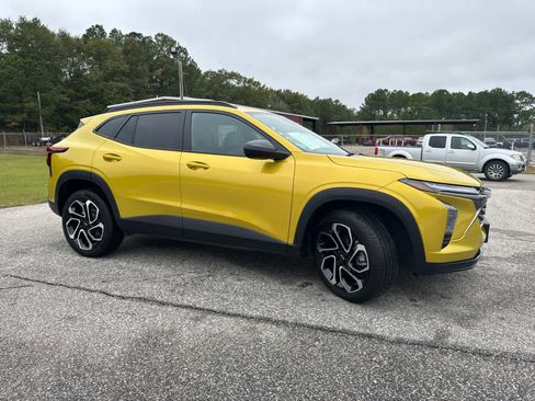 Used 2025 Chevrolet Trax RS image 9