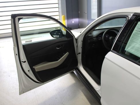 Used 2023 Honda Accord EX image 8