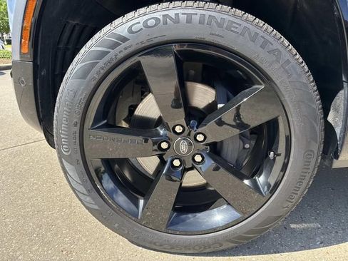 Used 2023 Land Rover Defender 110 X-Dynamic SE AWD/4WD image 9