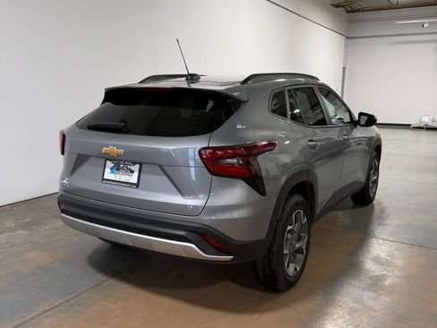 Certified 2025 Chevrolet Trax LT w/ LT Convenience Package image 7