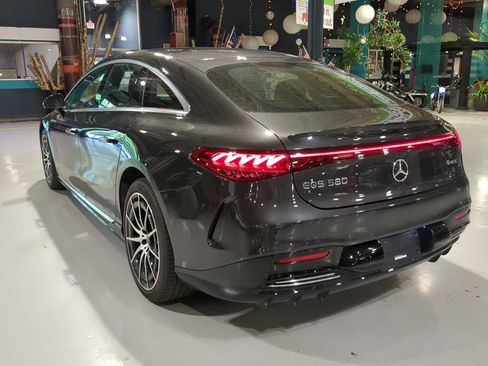 Used 2023 Mercedes-Benz EQS 580 4MATIC Sedan w/ Exclusive Trim Package image 11