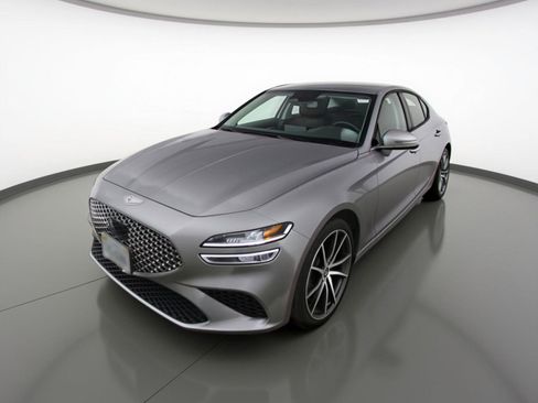 Used 2025 Genesis G70 2.5T image 3