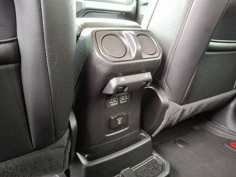 Used 2021 Jeep Wrangler Unlimited Sahara image 12