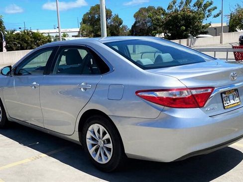 Used 2017 Toyota Camry LE FWD image 4