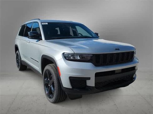 New 2025 Jeep Grand Cherokee L Altitude image 2