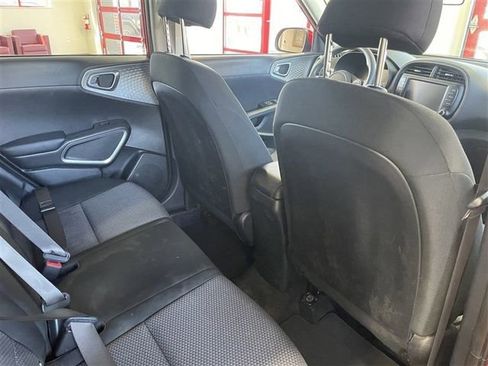 Used 2023 Kia Soul LX image 23