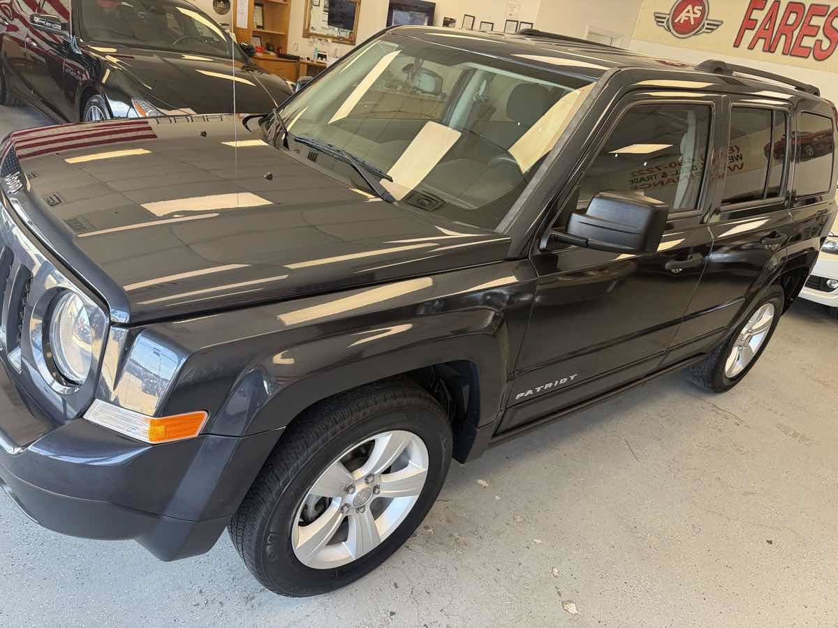 Used 2014 Jeep Patriot Sport w/ Tire & Wheel Group FWD image 3