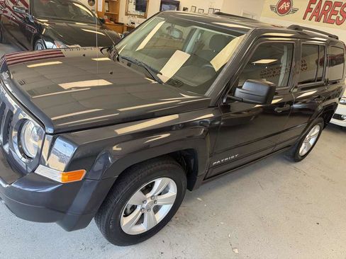 Used 2014 Jeep Patriot Sport w/ Tire & Wheel Group FWD image 3