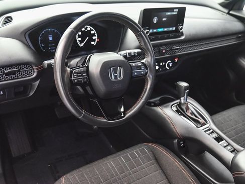 Used 2025 Honda HR-V Sport image 14