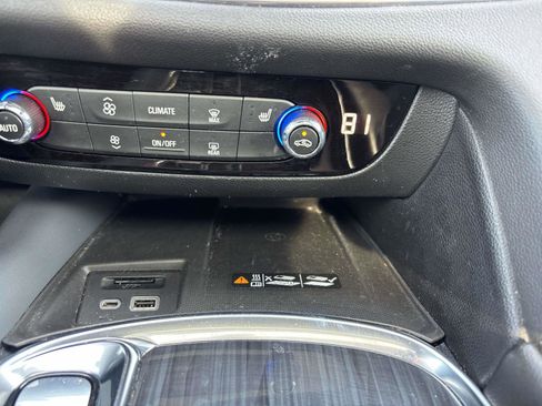 Used 2022 Buick Enclave Essence w/ Experience Buick Package image 32