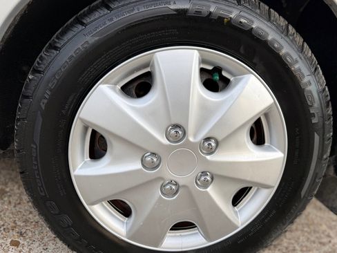 Used 2001 Toyota Corolla LE image 16