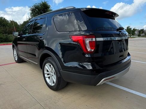 Used 2016 Ford Explorer XLT w/ Equipment Group 202A FWD image 3