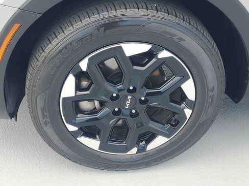 Used 2025 Kia Sorento S FWD image 4