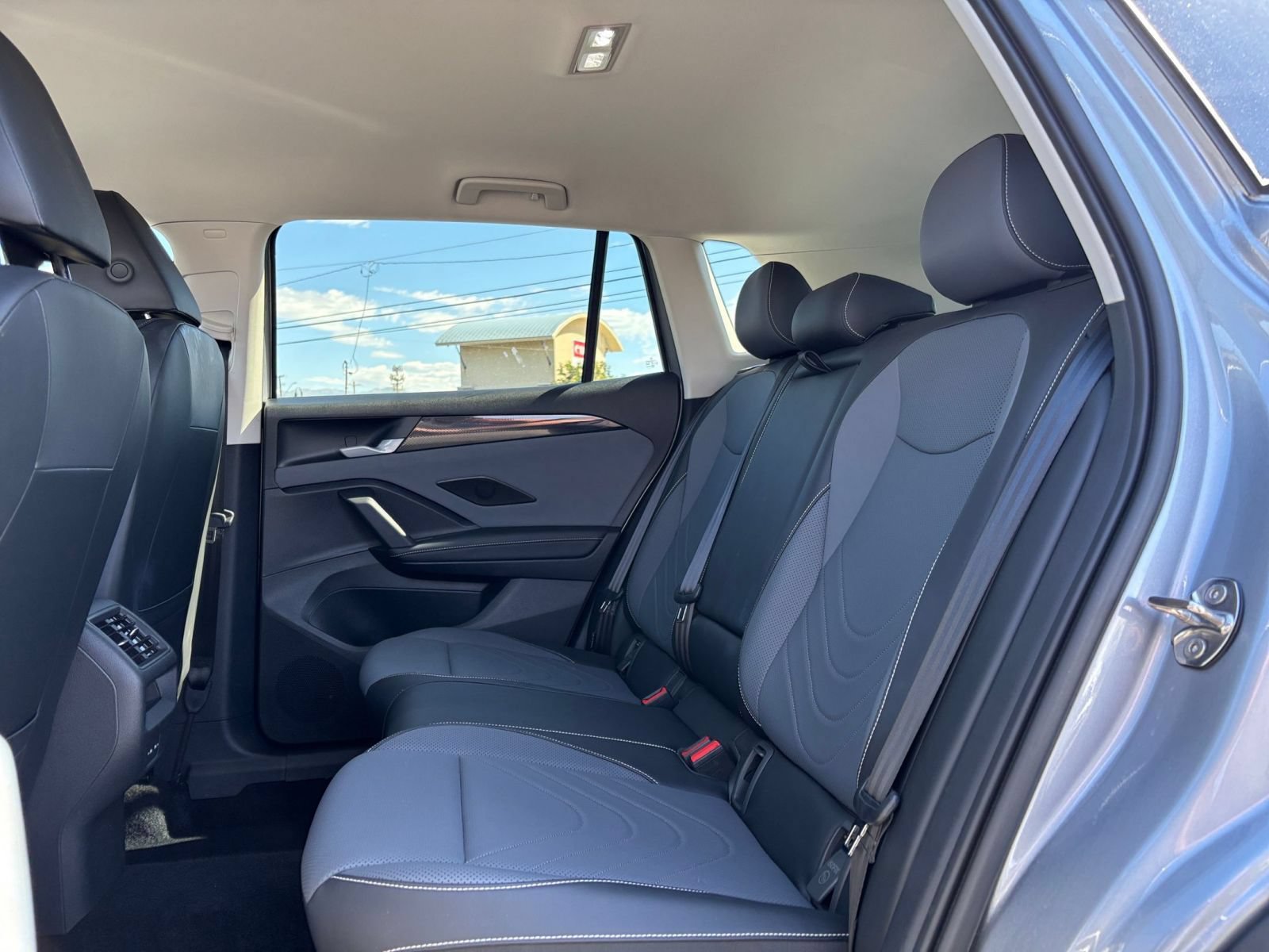 Used 2026 Volkswagen Tiguan SE AWD/4WD image 27