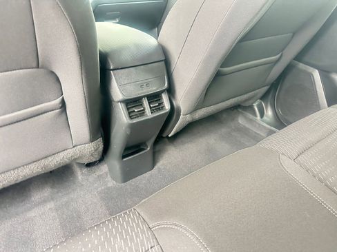 Used 2025 Chevrolet Equinox LT image 24