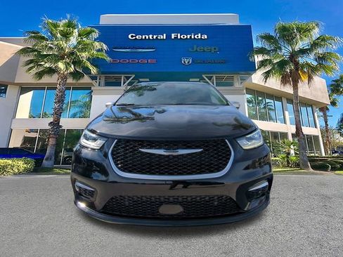 New 2026 Chrysler Pacifica Pinnacle w/ Trailer Tow Group image 3