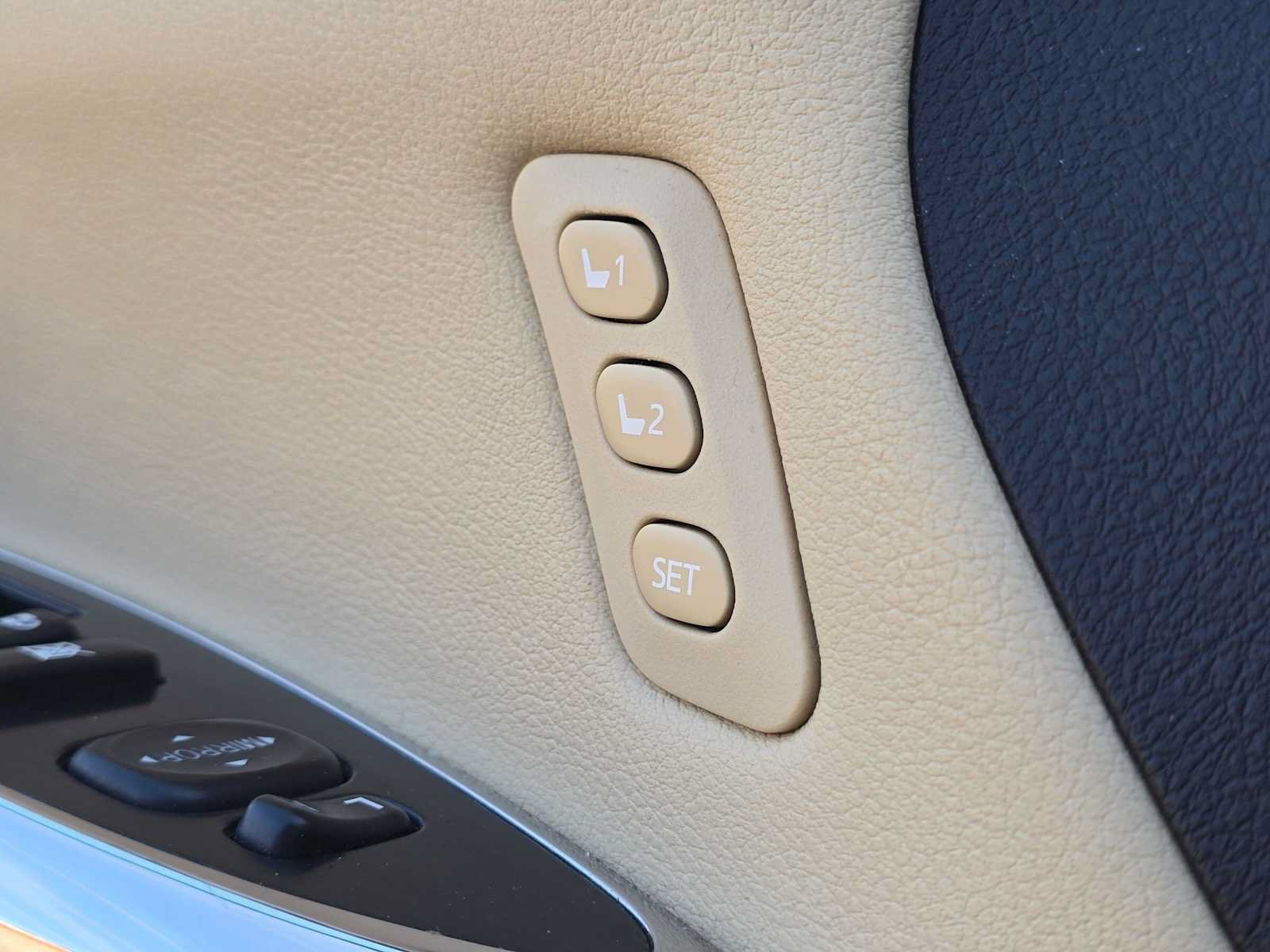 Used 2014 Toyota Avalon Limited FWD image 26