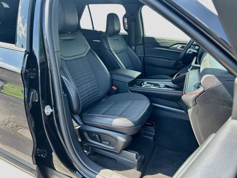 Certified 2025 Ford Explorer ST-Line AWD/4WD image 38