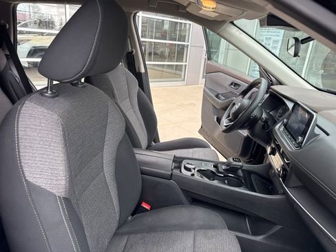 Used 2022 Nissan Rogue S image 31