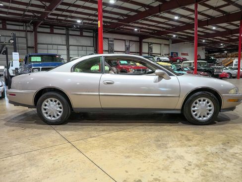 Used 1996 Buick Riviera Supercharged Coupe FWD image 10