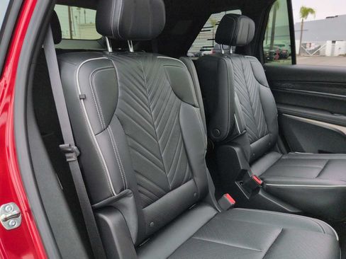 Used 2026 Cadillac Vistiq Platinum AWD/4WD image 27