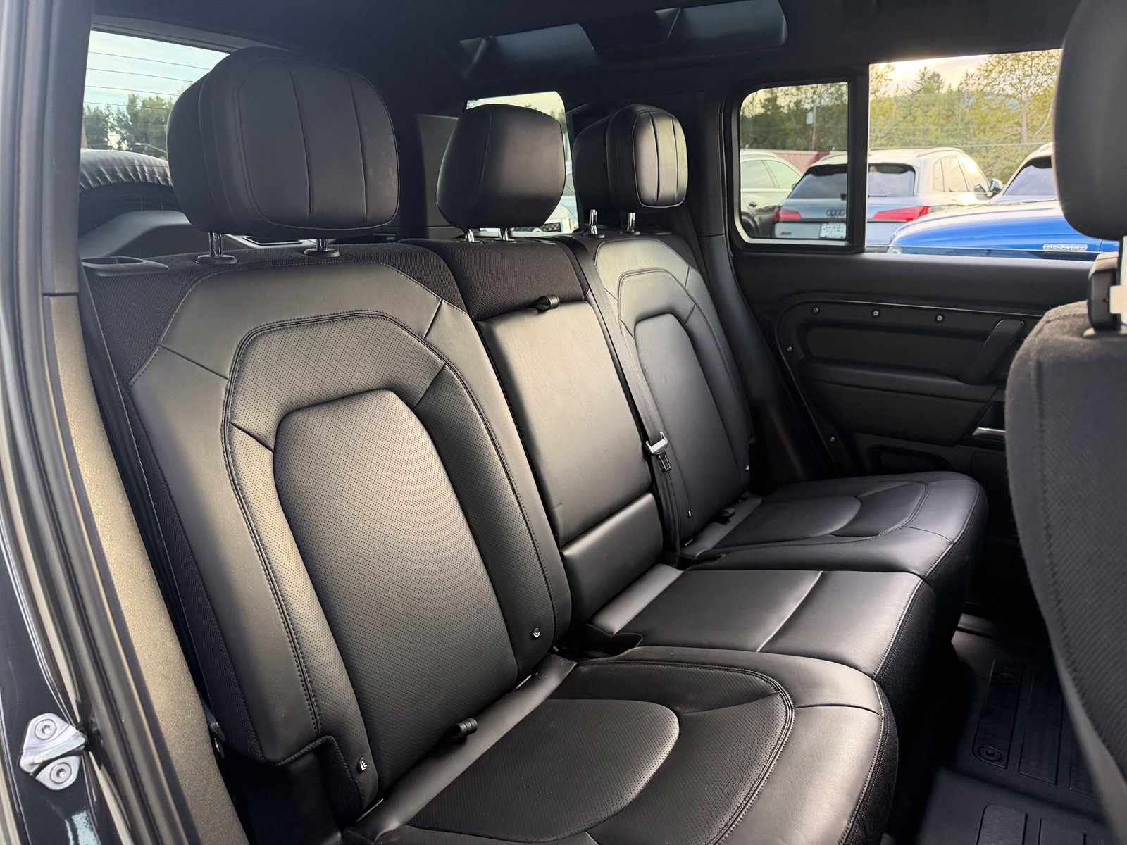 Used 2025 Land Rover Defender 110 V8 AWD/4WD image 19
